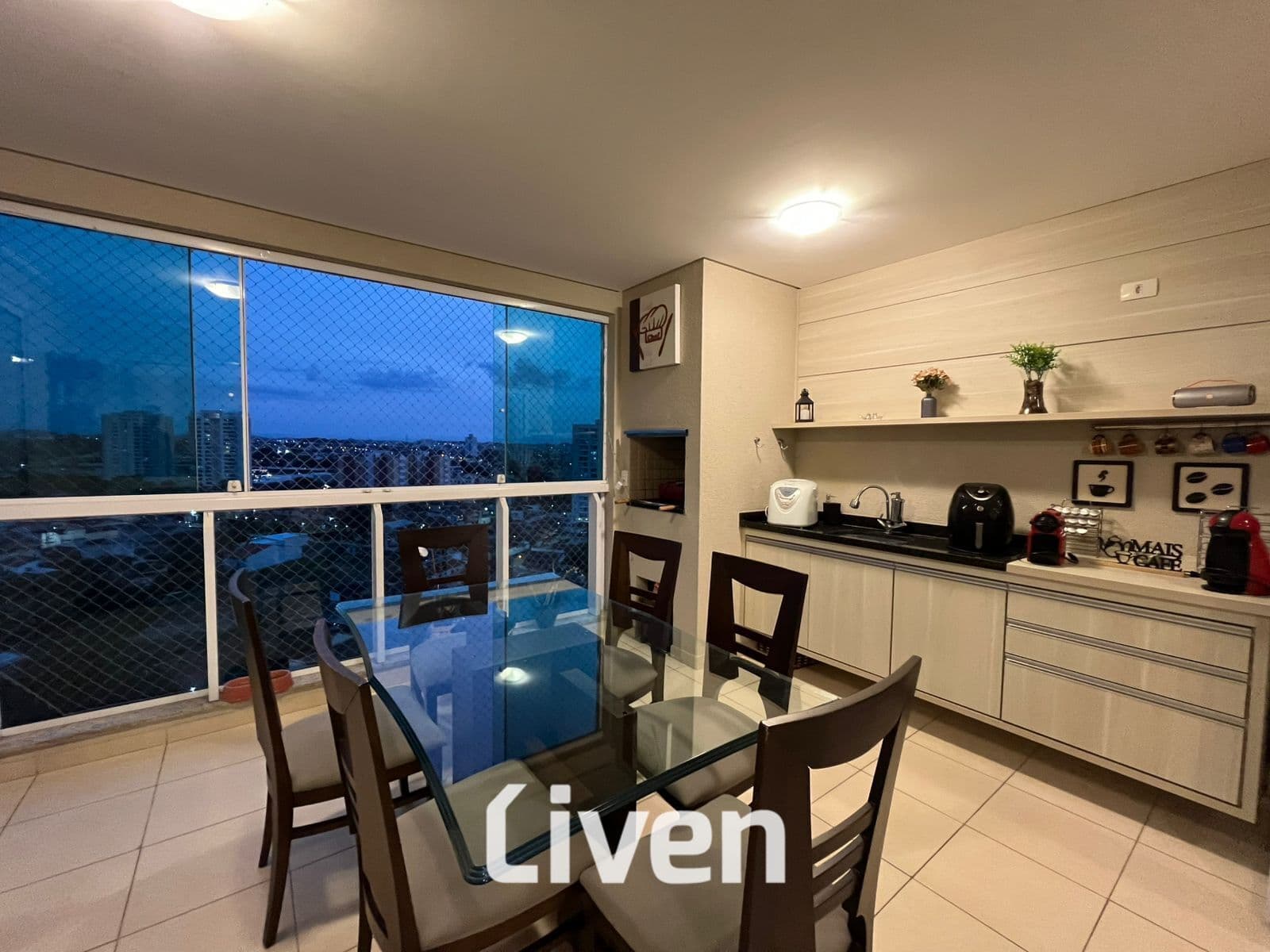 APARTAMENTO À VENDA COM 3 QUARTOS, 97M² NO JARDIM CALIFÓRNIA.