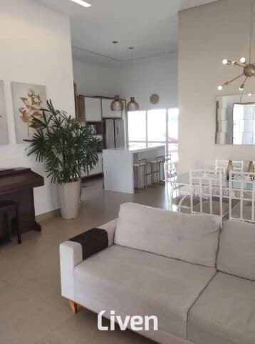 CASA À VENDA COM 3 QUARTOS, 150M²