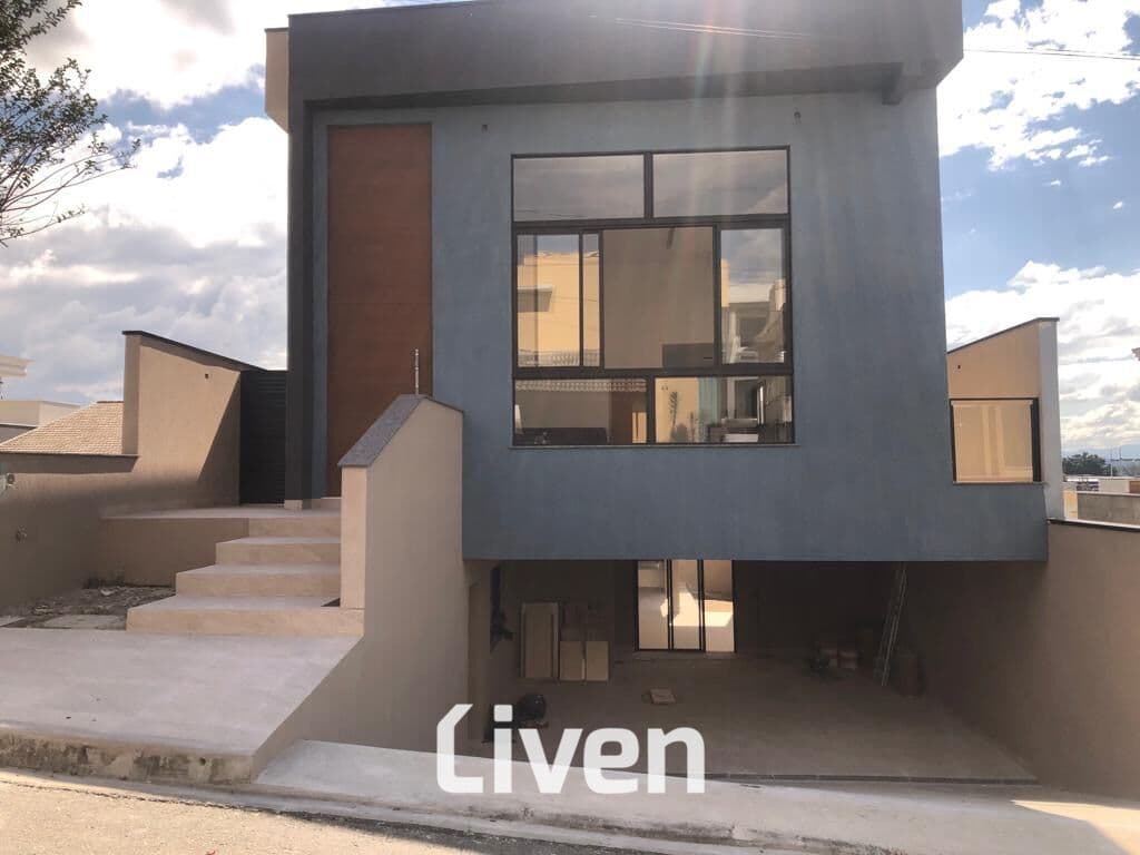 CASA À VENDA, CONDOMÍNIO FECHADO, 3 QUARTOS, 250 M²!!