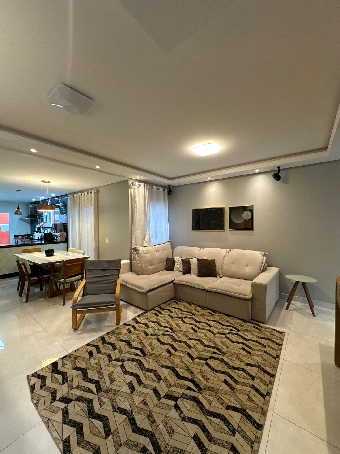 SOBRADO À VENDA COM 3 QUARTOS, 170M² NO JARDIM DAS INDUSTRIAS