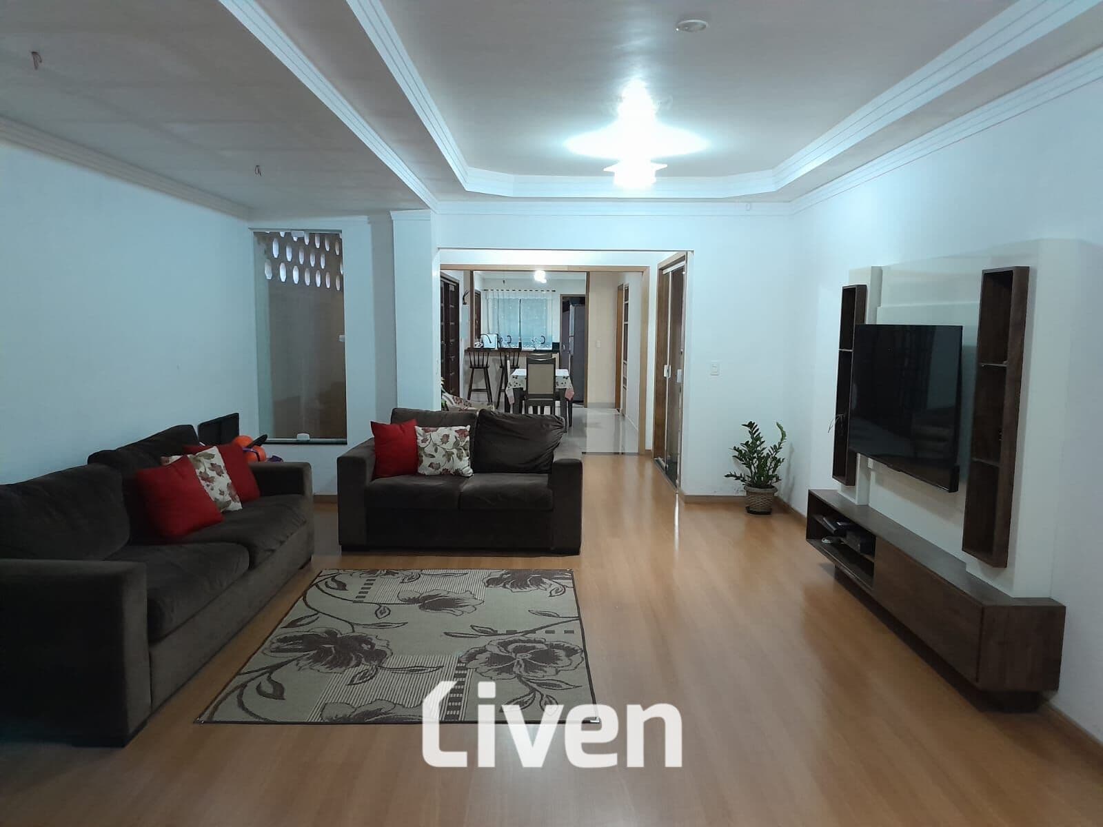 CASA À VENDA COM 3 QUARTOS, 225M² NO JARDIM PORTUGAL