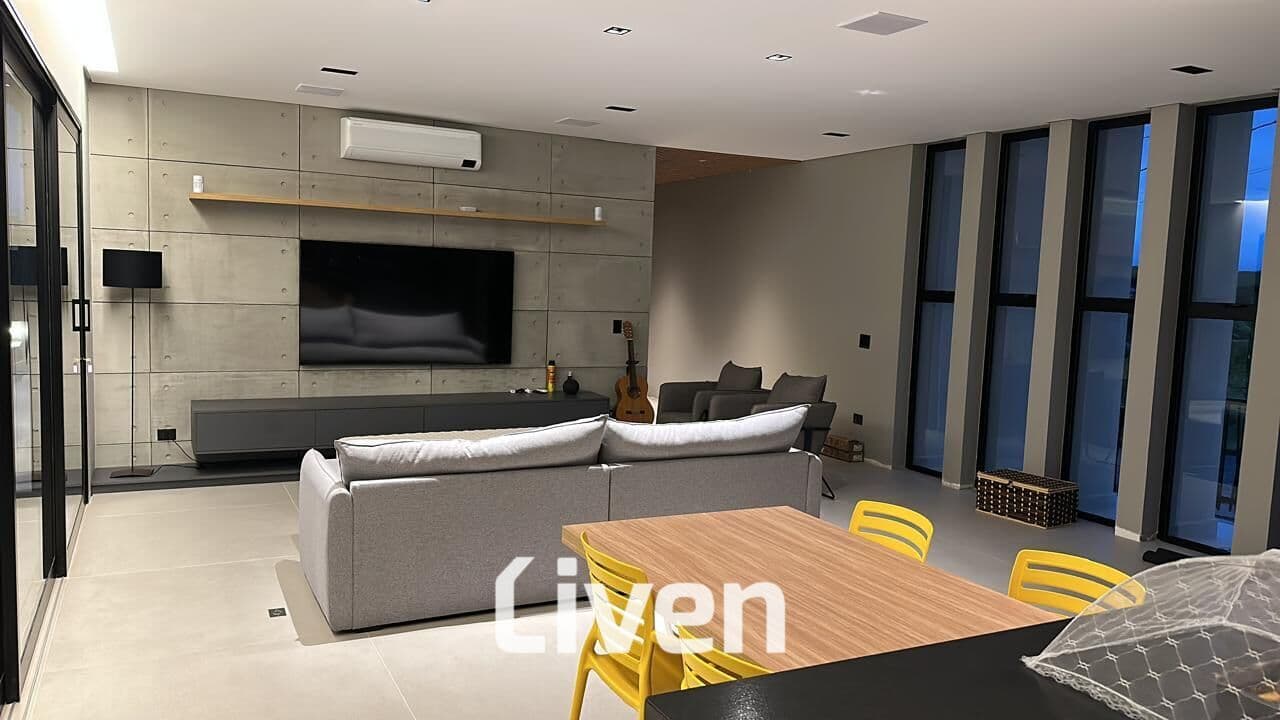 CASA À VENDA COM 4 QUARTOS, 357M²