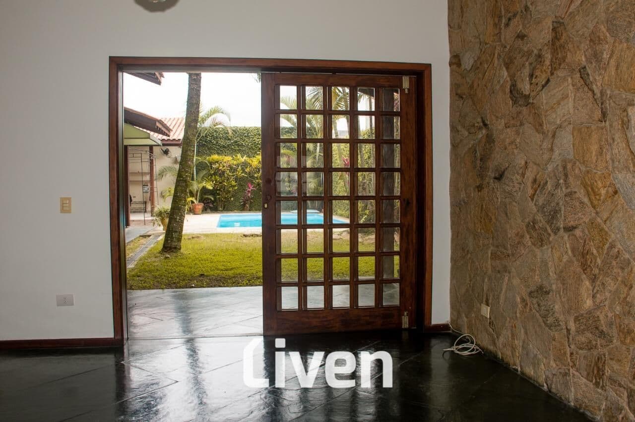 SOBRADO À VENDA COM 4 QUARTOS 298M²