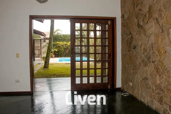 SOBRADO À VENDA COM 4 QUARTOS 298M²