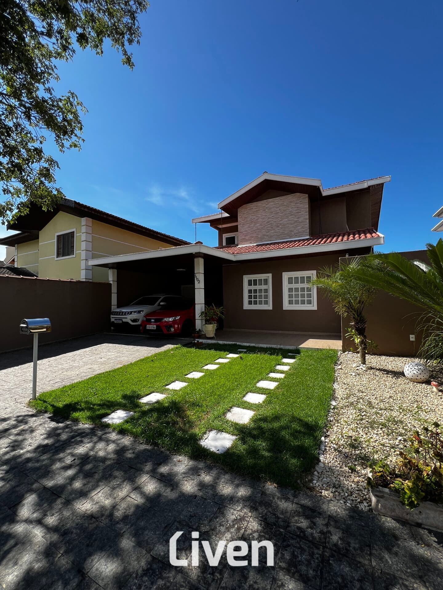 SOBRADO À VENDA, CONDOMÍNIO FECHADO, 5 QUARTOS, 330 M²!!