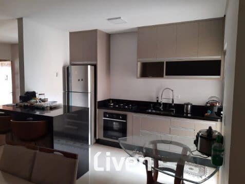 CASA À VENDA COM 2 QUARTOS, 100M²