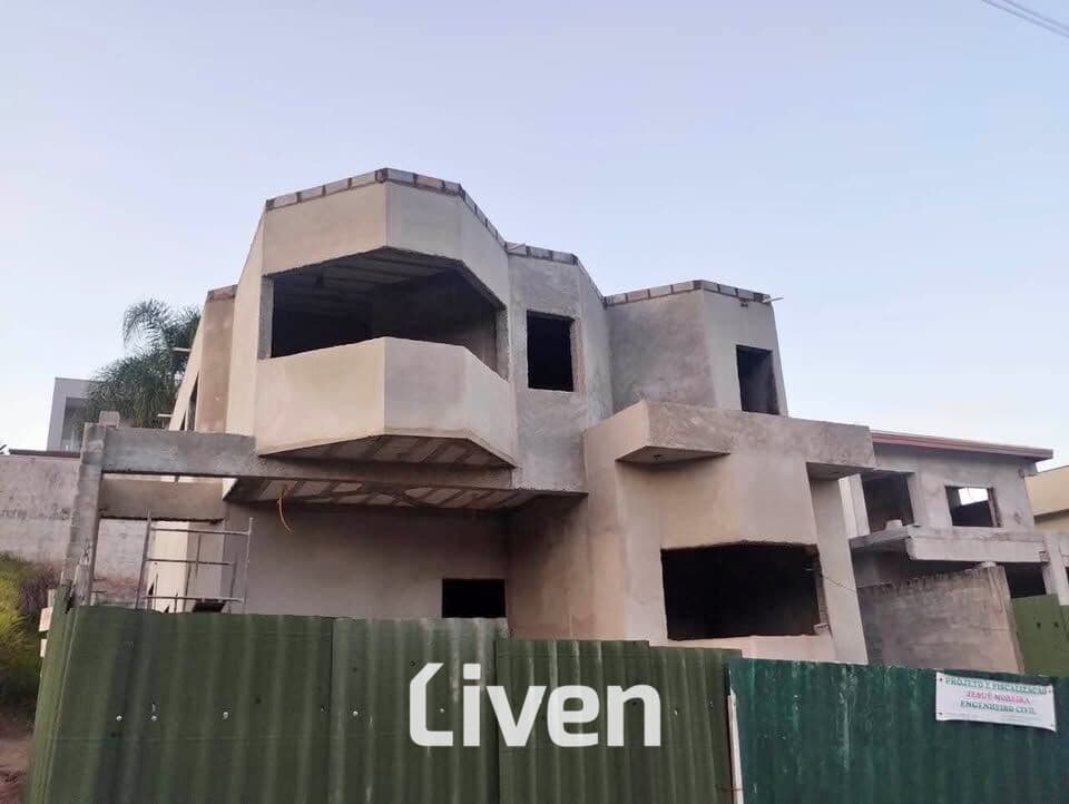 Casa em condomínio em Construção