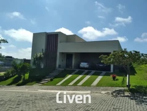 CASA À VENDA COM 3 QUARTOS, 259M²