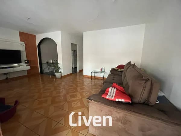 CASA À VENDA COM 5 QUARTOS, 298M²