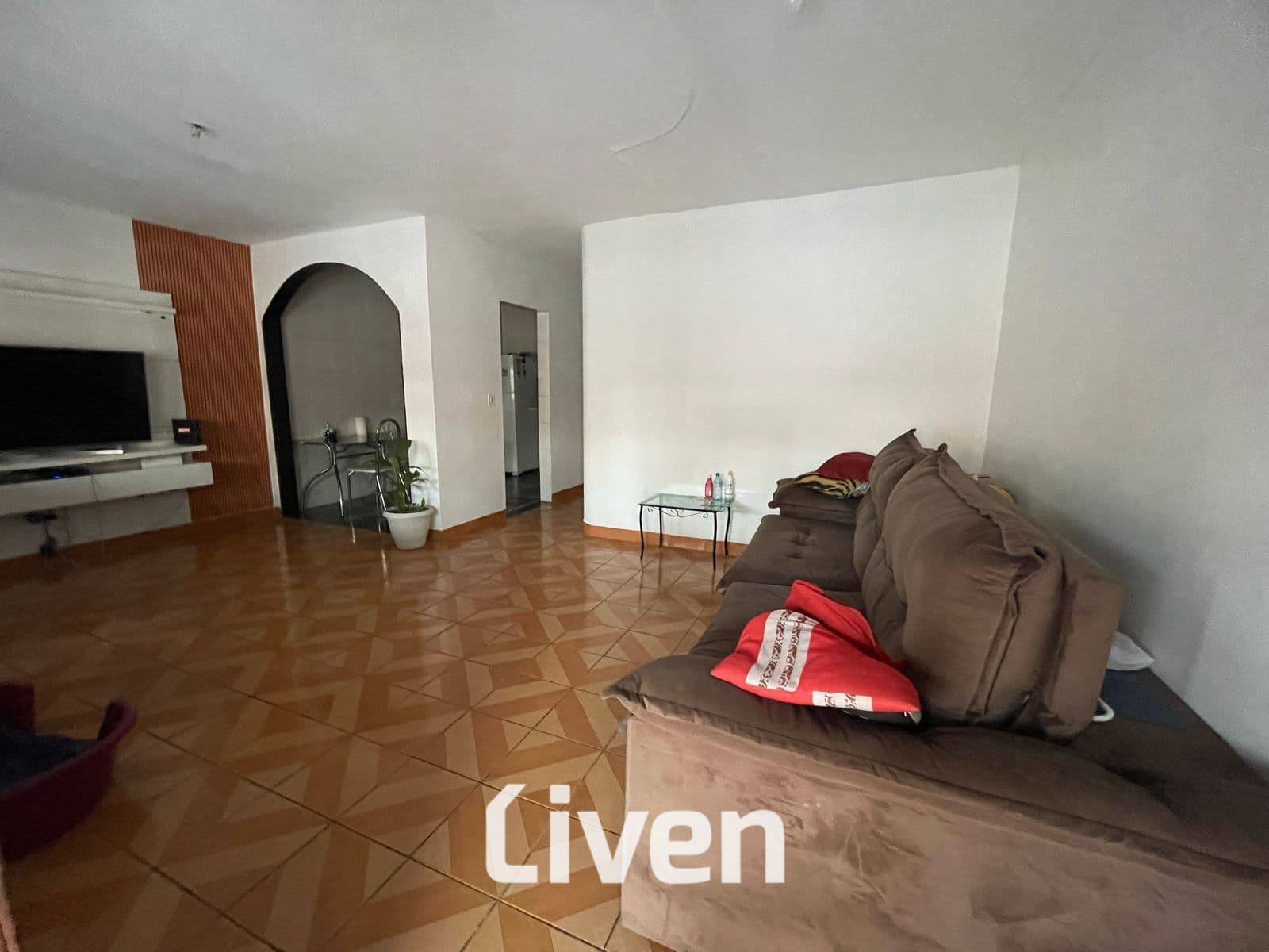 CASA À VENDA COM 5 QUARTOS, 298M²