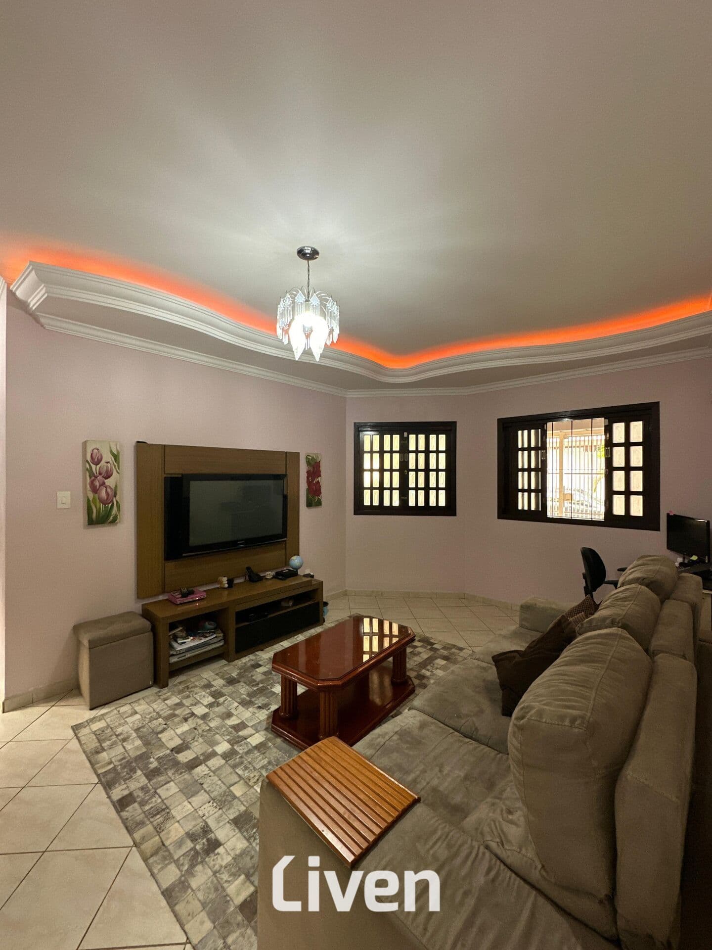 SOBRADO À VENDA, 4 QUARTOS, 175 M²!!