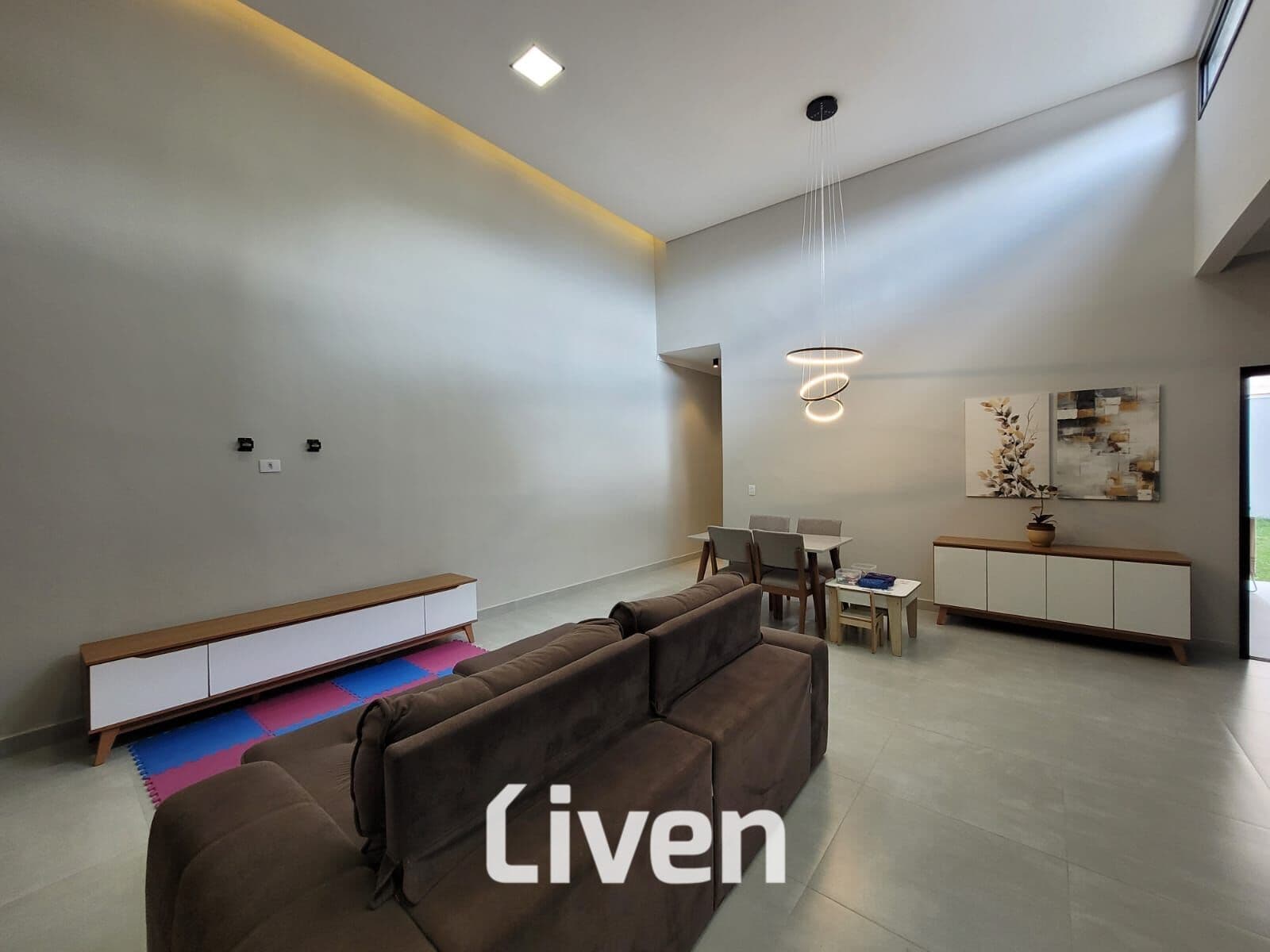 CASA À VENDA COM 3 QUARTOS, 156M² NO BAIRRO VILLA BRANCA