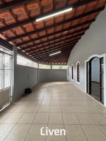 CASA À VENDA COM 3 QUARTOS, 150 M² NO PARQUE INDUSTRIAL