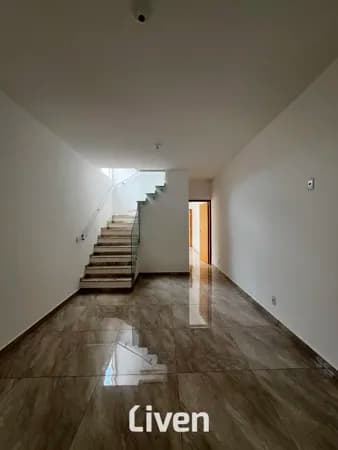 SOBRADO À VENDA COM 4 QUARTOS, 180M²