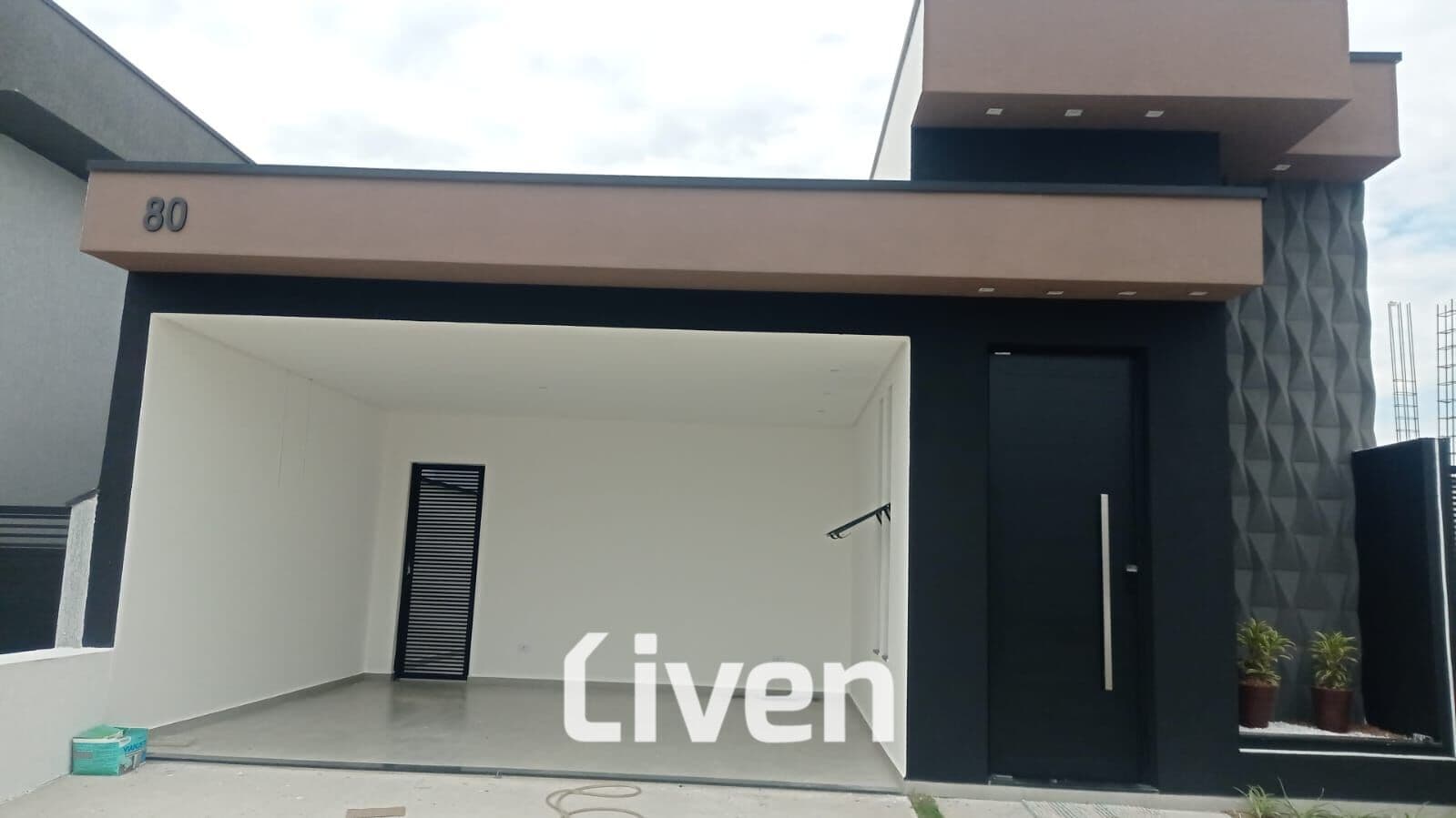 CASA À VENDA COM 3 QUARTOS, 145M²