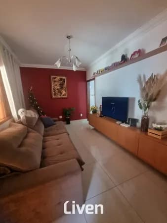 CASA À VENDA COM 2 QUARTOS, 109M²