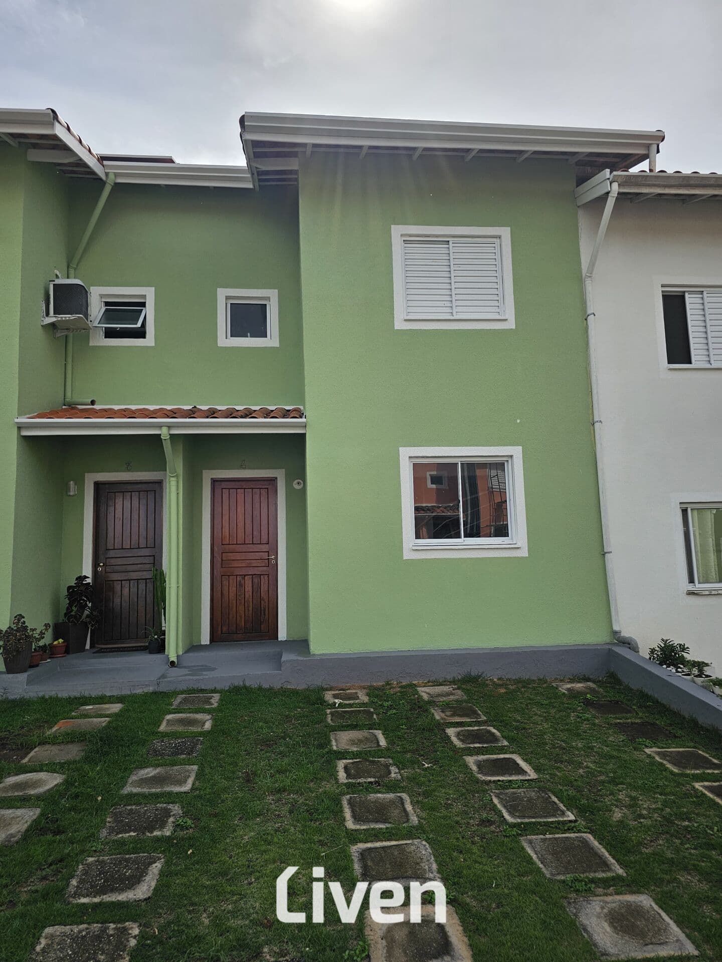 SOBRADO À VENDA, 2 QUARTOS, 100 M²!!