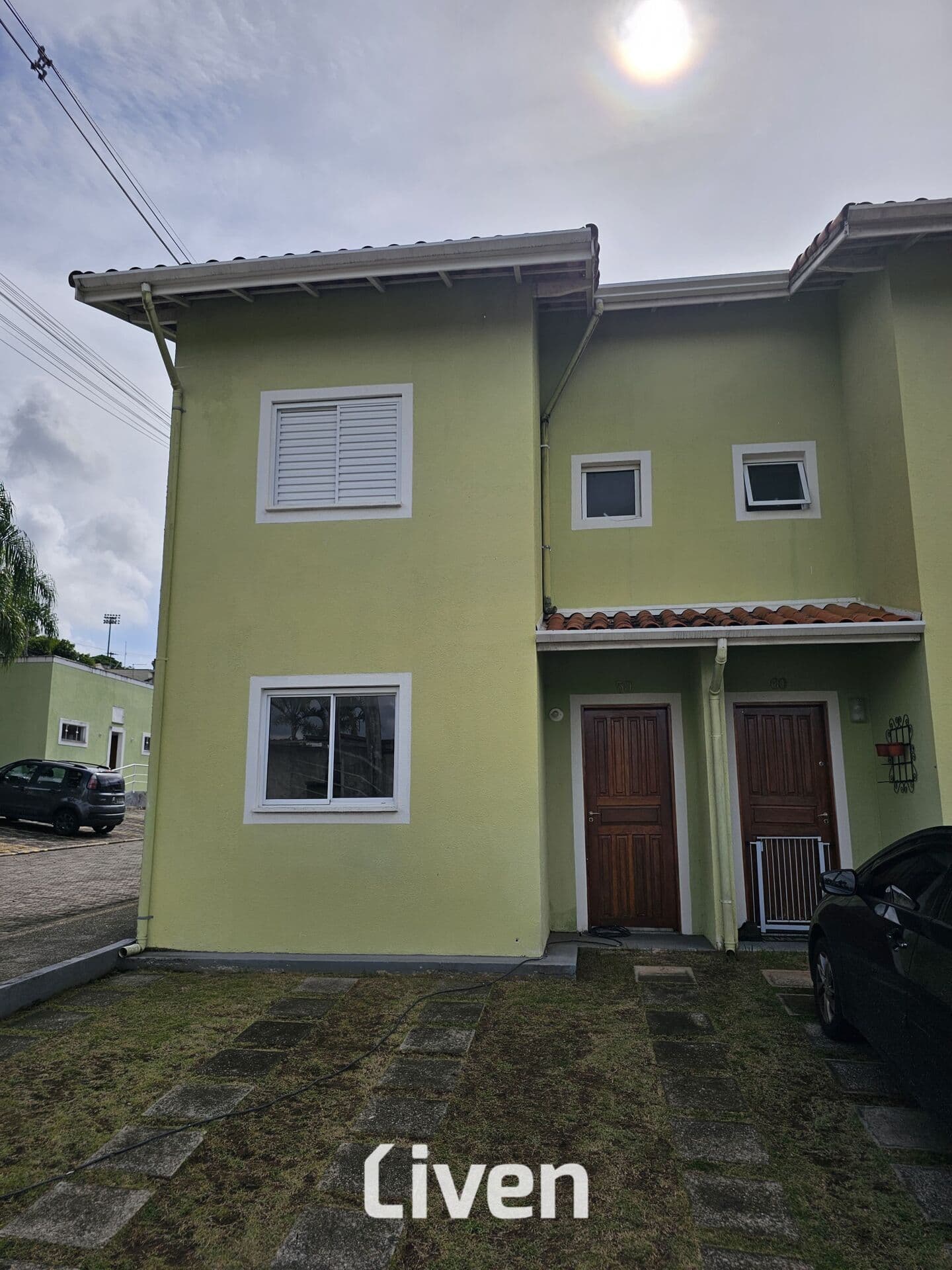 SOBRADO À VENDA, 2 QUARTOS, 100 M²!!