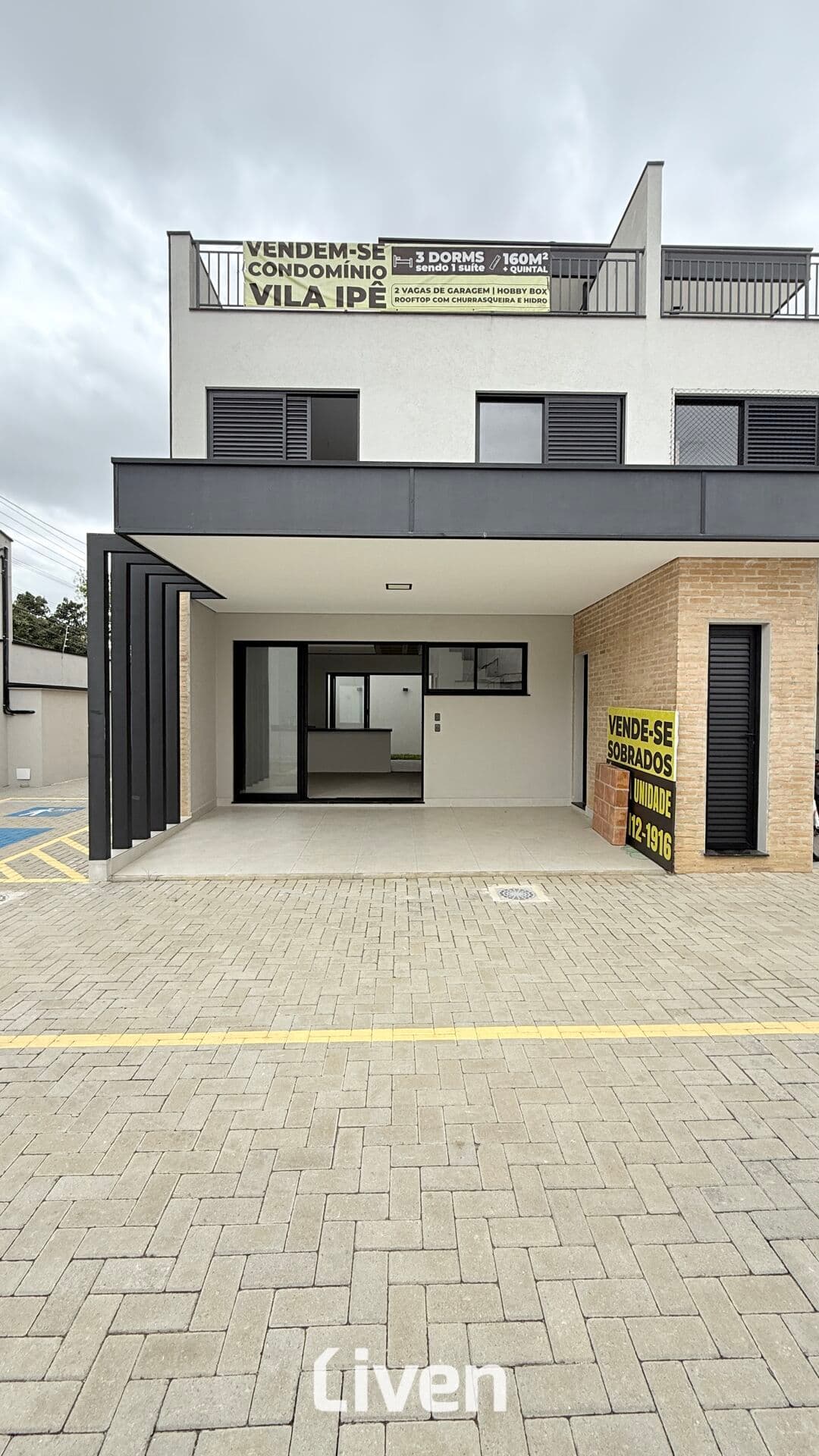 SOBRADO À VENDA COM 3 QUARTOS, 130 M² - JARDIM DAS INDÚSTRIAS!!