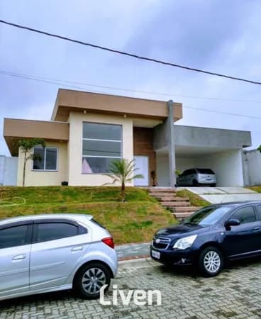 CASA EM CONDOMÍNIO À VENDA COM 3 QUARTOS, 220M²