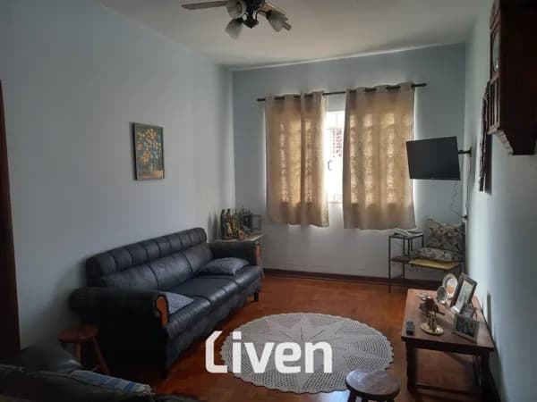 CASA À VENDA COM 2 QUARTOS, 203M² NO CENTRO