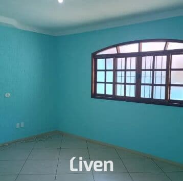 CASA À VENDA COM 4 QUARTOS, 100M²