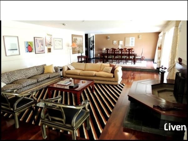 Sobrado com 690 m² no Quinta das Flores!!