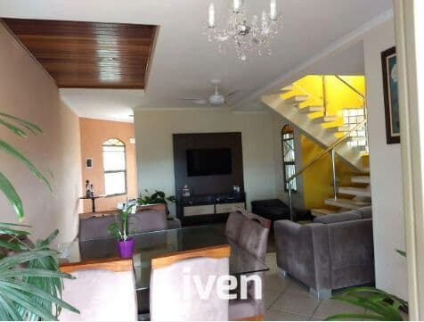 SOBRADO À VENDA COM 3 QUARTOS, 260M²