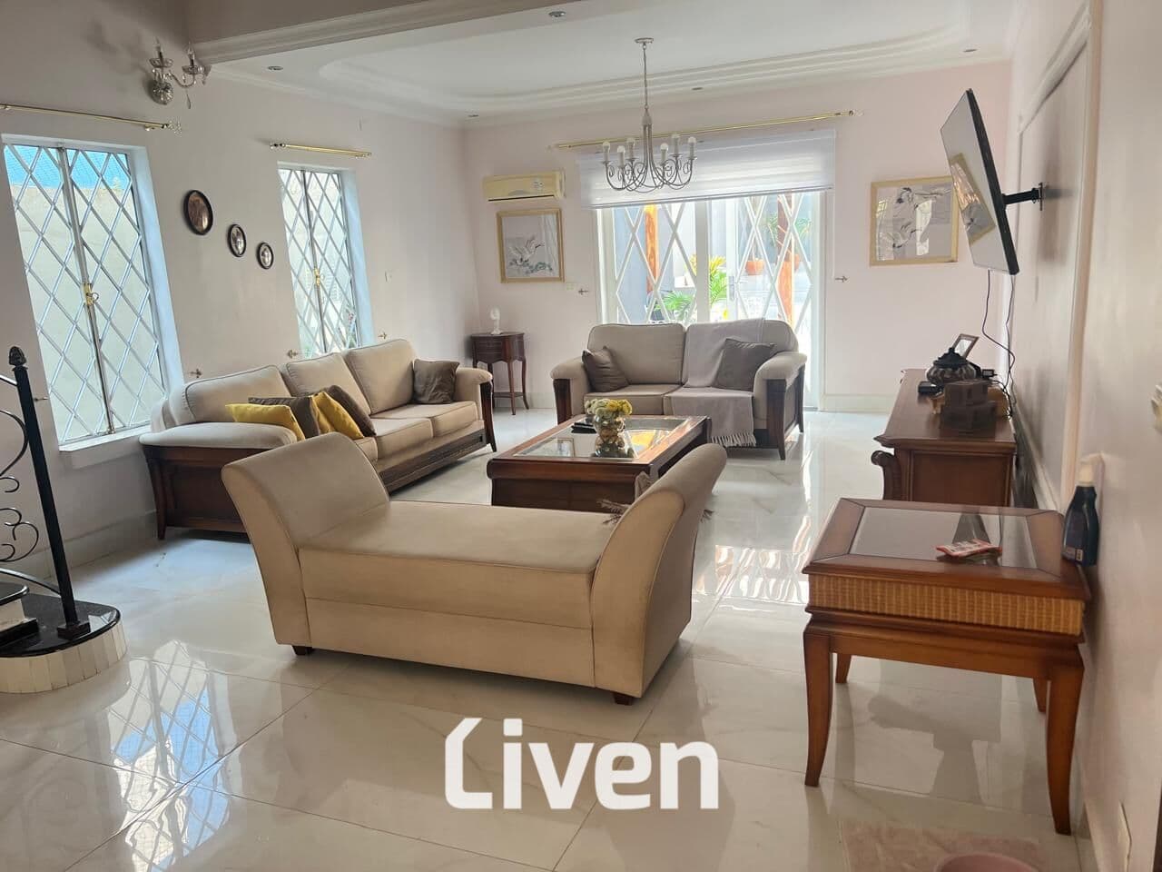 SOBRADO À VENDA COM 4 QUARTOS, 296 M² - JARDIM APOL0!!
