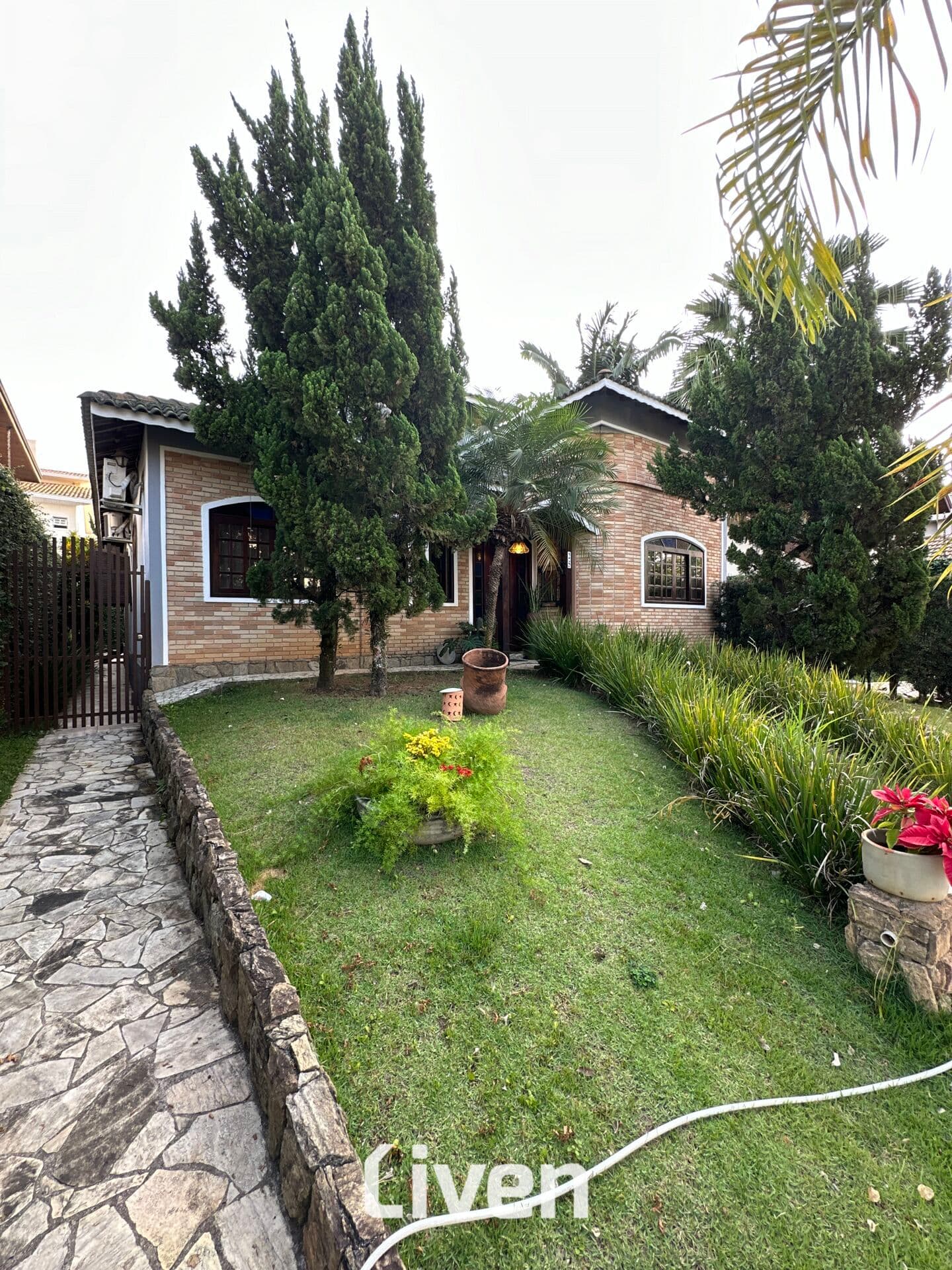 SOBRADO À VENDA, CONDOMÍNIO FECHADO, 3 QUARTOS, 540 M²!!