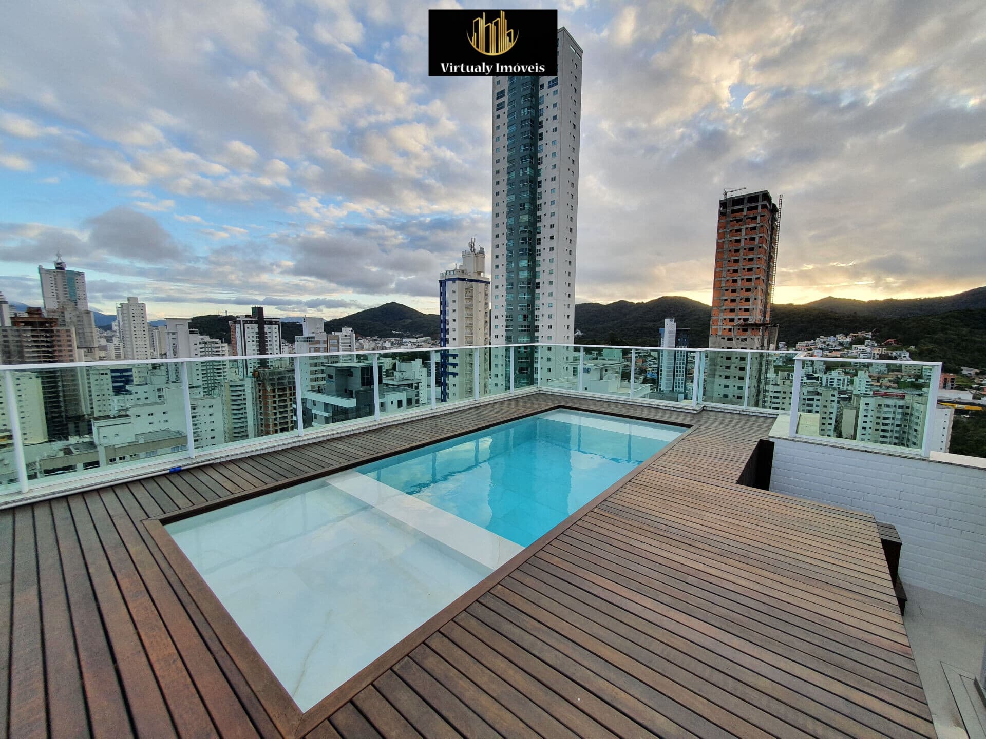Cobertura Duplex no Edifício Vista Alta Carmel em Balneário Camboriú
