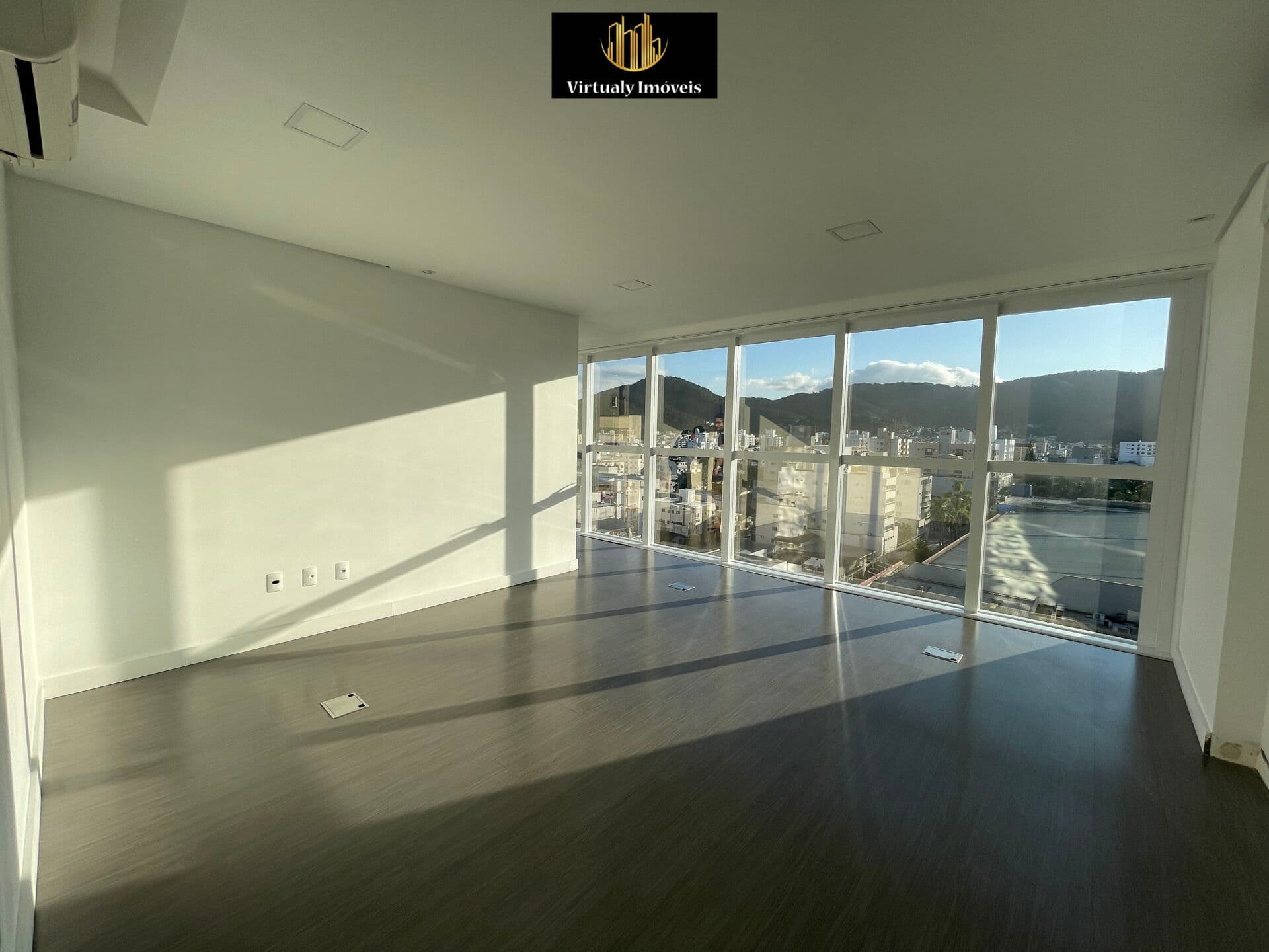 Sala comercial no Edifício Pacifico em Balneário Camboriú com 38m