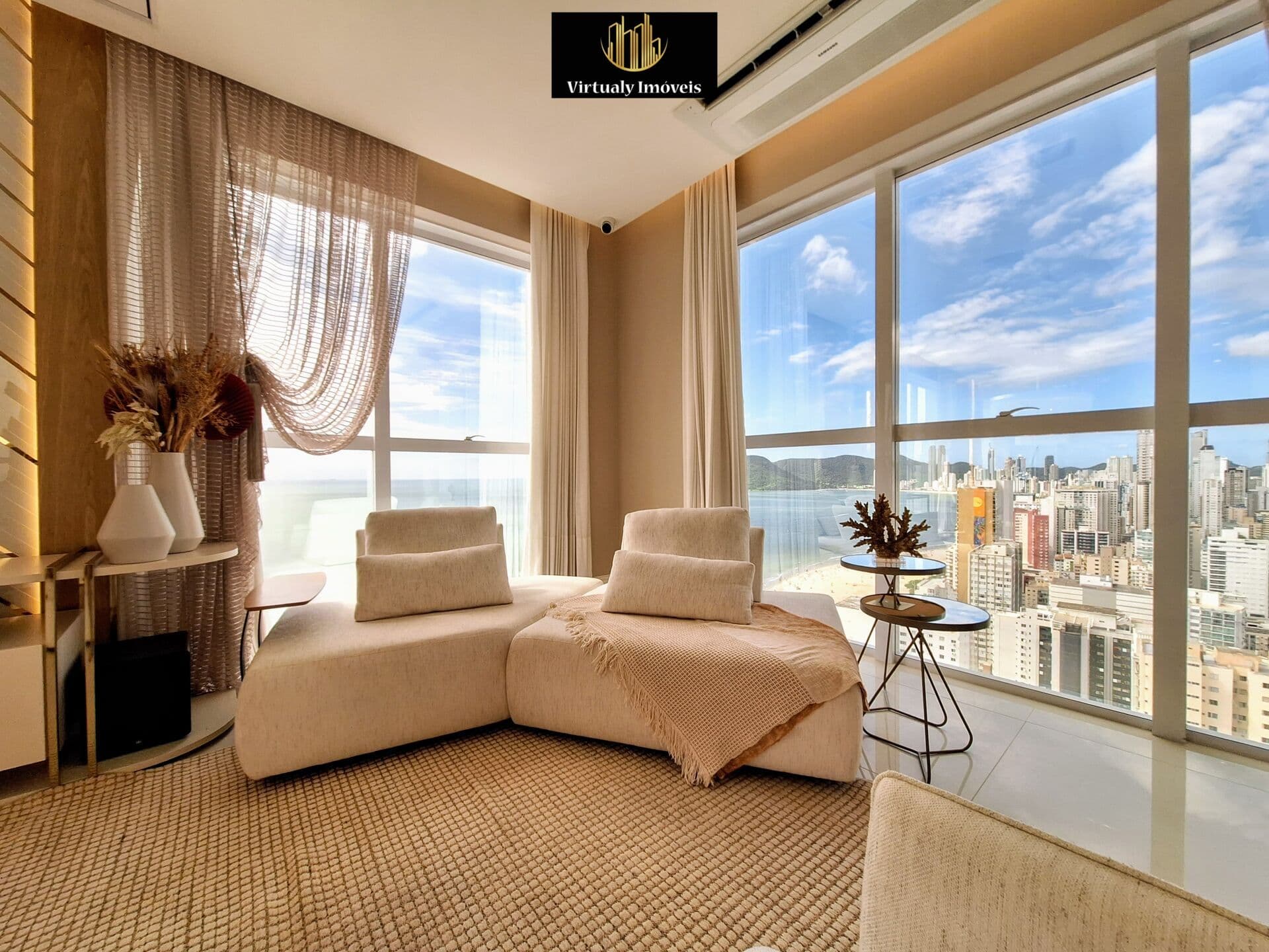 Apartamento mobiliado no Edifício Le Visage Divinité em Balneário Camboriú