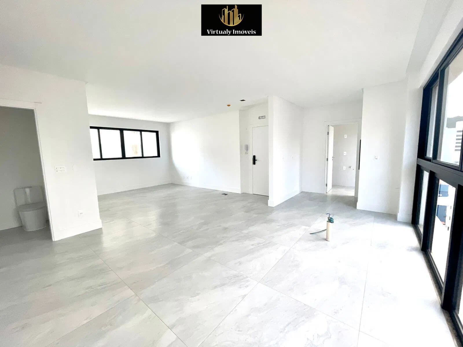 Apartamento no Edifício Vênus de Milo em Balneário Camboriú com 110m privativos