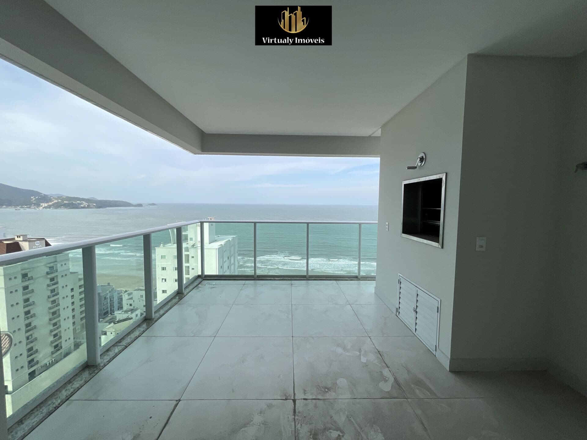 Apartamento andar alto no Edifício Garden Square em Itapema
