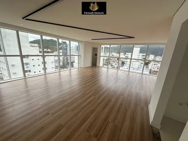 Sala comercial no Edifício Top Class em Balneário Camboriú