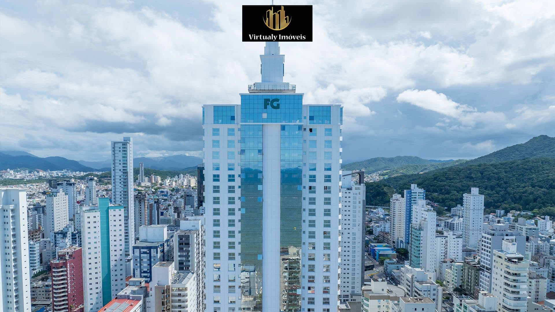 Apartamento com 04 suítes no Edifício Grand Place Tower em Balneário Camboriú