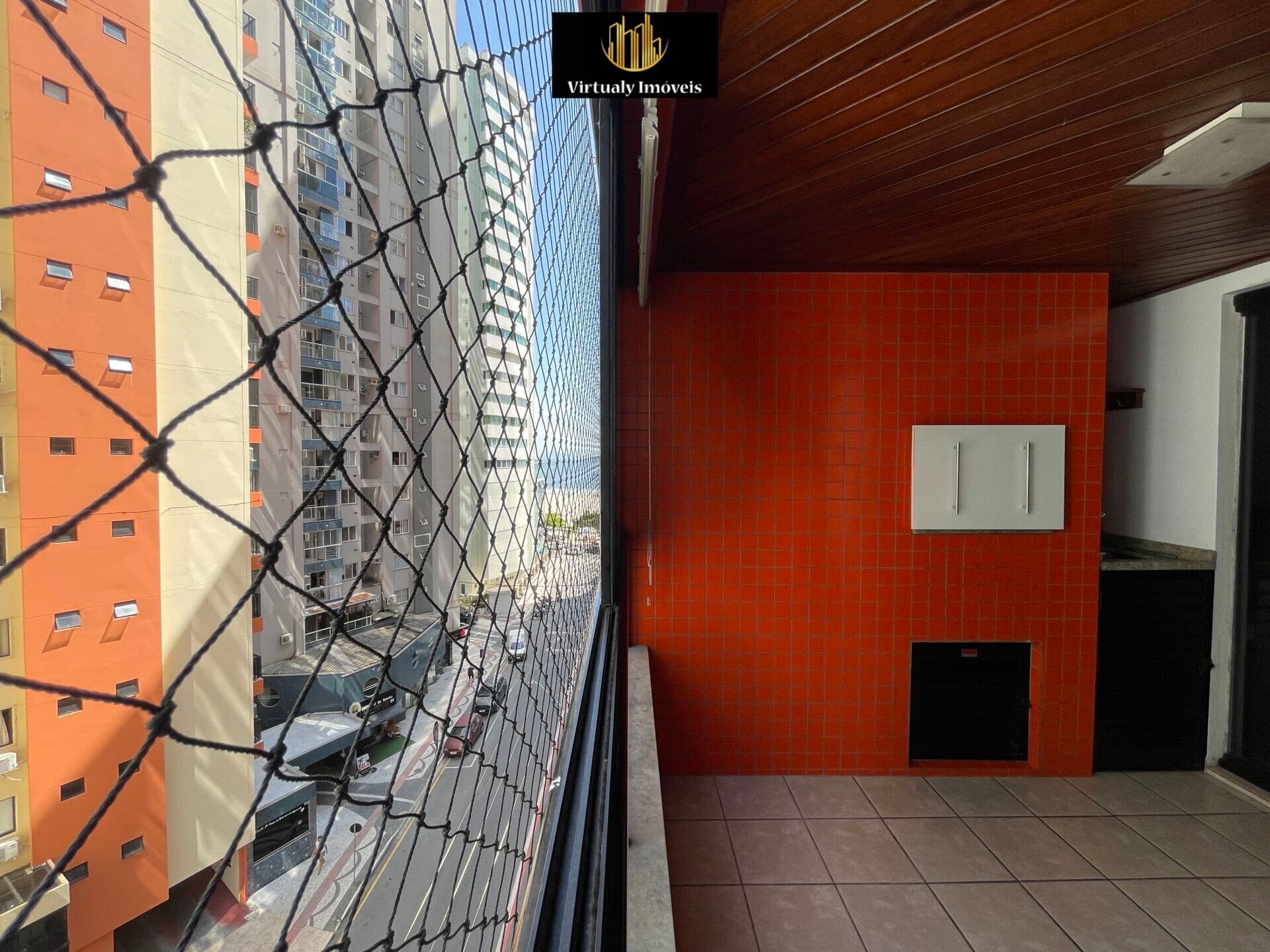 Apartamento mobiliado Quadra Mar em Balneário Camboriú com 100m