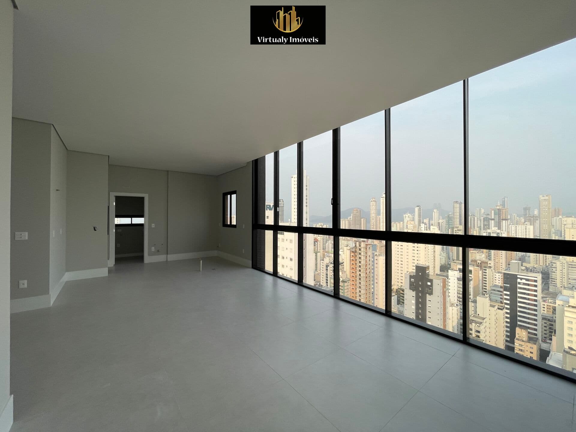 Apartamento andar alto no Edifício Soho Village em Balneário Camboriú