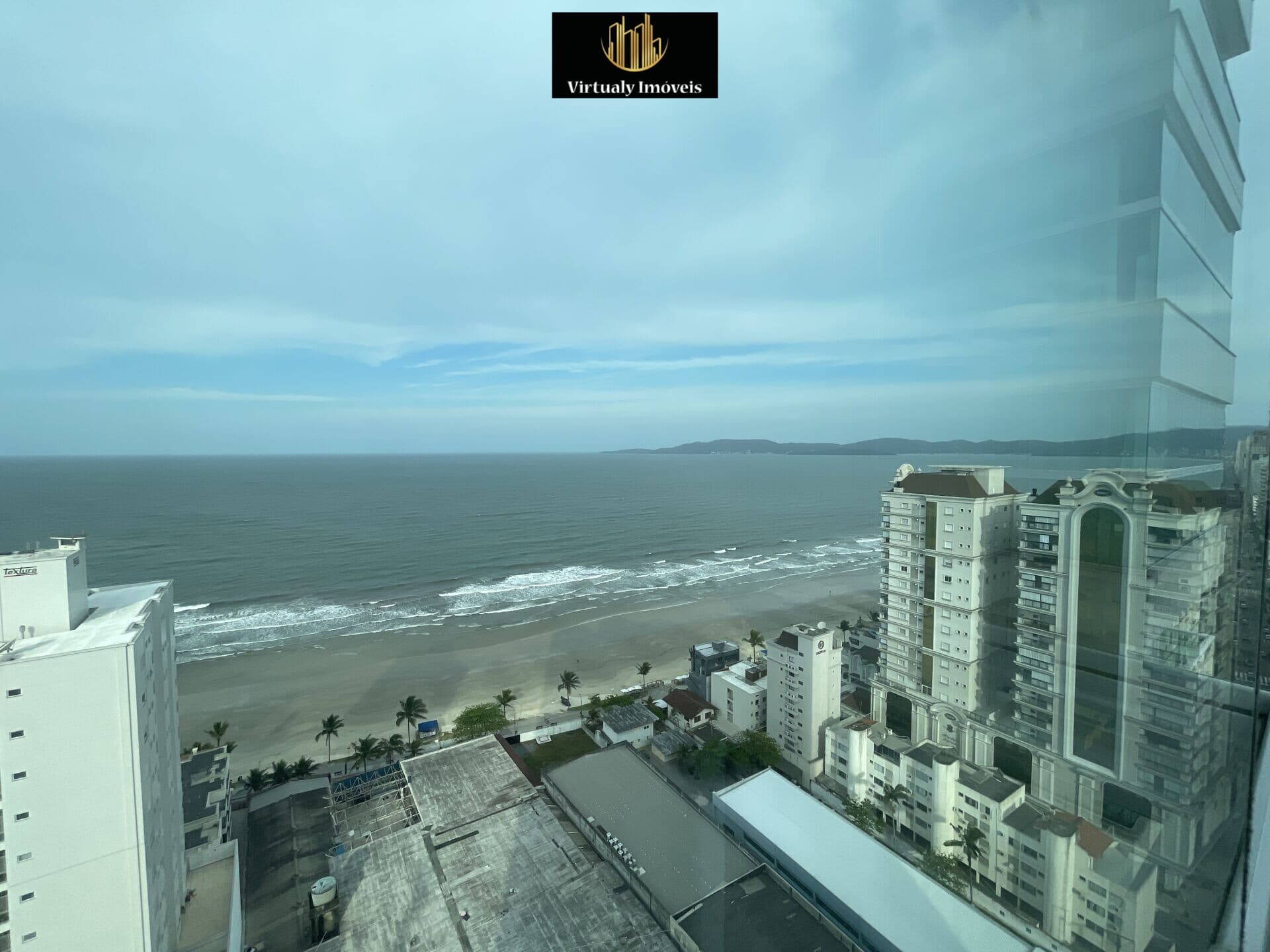 Apartamento vista mar no Edifício Garden Square em Itapema