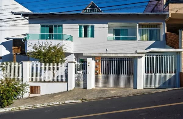 Casa à venda no bairro Ariribá em Balneário Camboriú