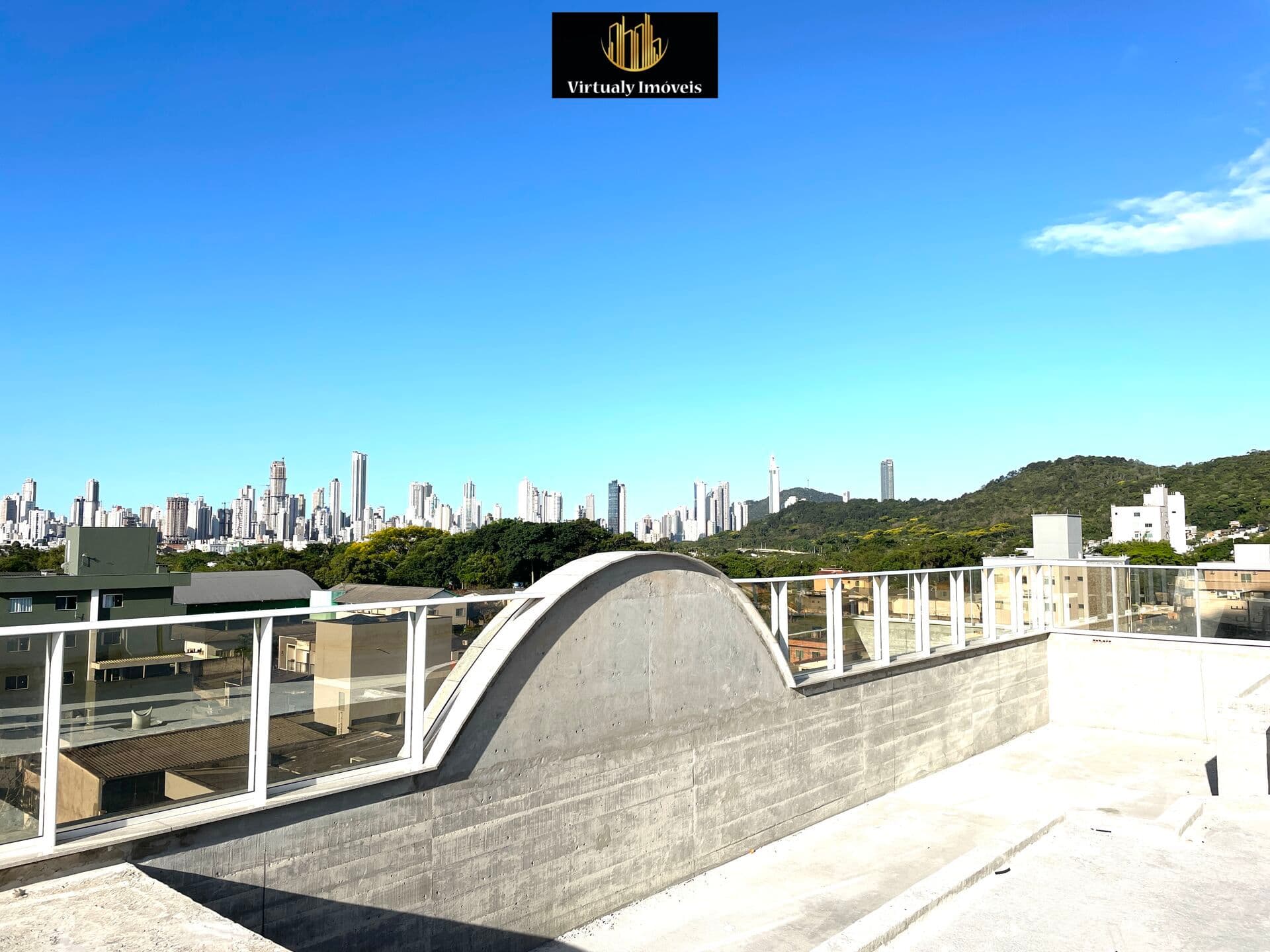 Cobertura Duplex com 224m2 no Edifício Magnific Residence em Camboriú