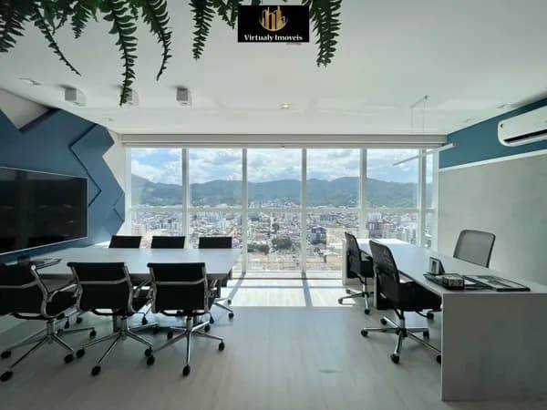 Sala andar alto mobiliada no Edifício Top Class em Balneário Camboriú