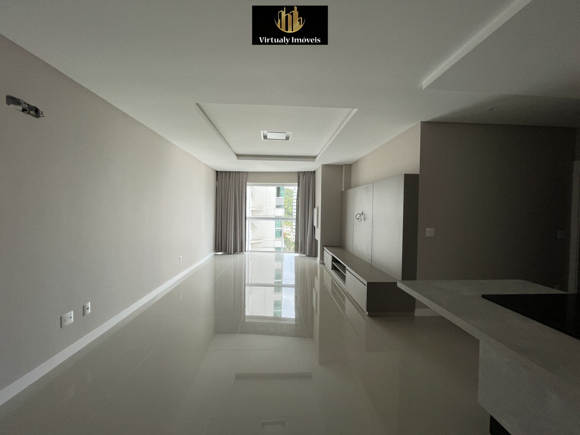 Apartamento com 130m no Edifício Carmel Vista Alta em Balneário Camboriú