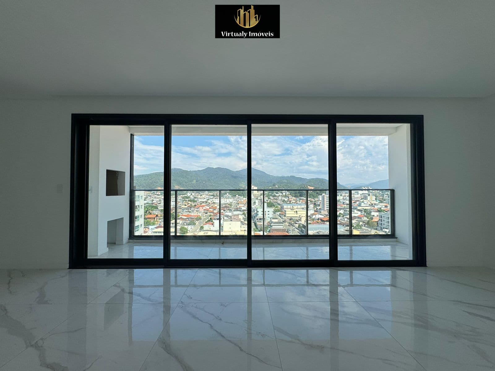 Apartamento com 03 dormitórios no Edifício Princess Tower em Camboriú