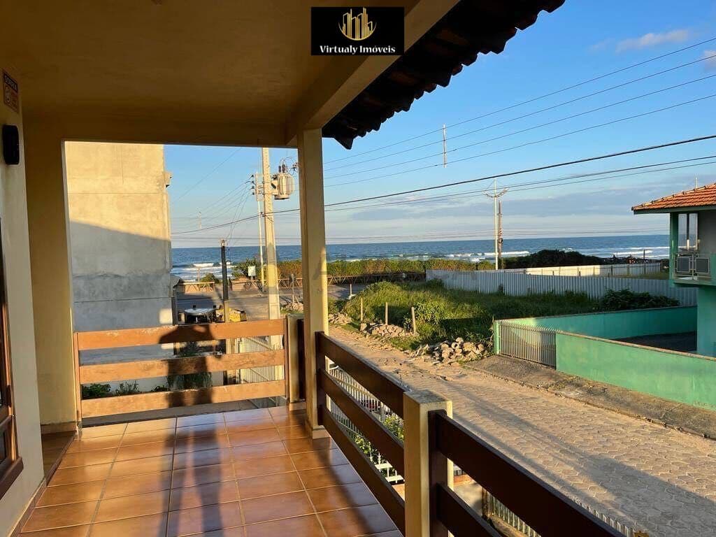 Casa com 03 dormitórios a 50 metros do mar no Gravatá em Navegantes