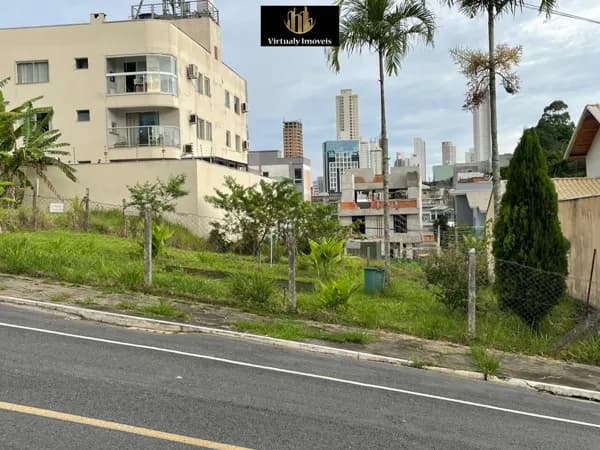 Terreno com 359m no bairro Ariribá em Balneário Camboriú