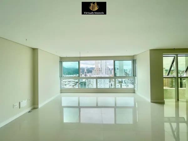 Apartamento vazio no Edifício Puerto Velero em Balneário Camboriú