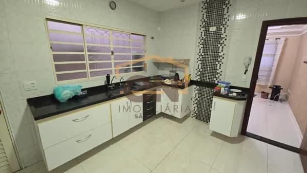 Casa à Venda no Planalto Paraíso