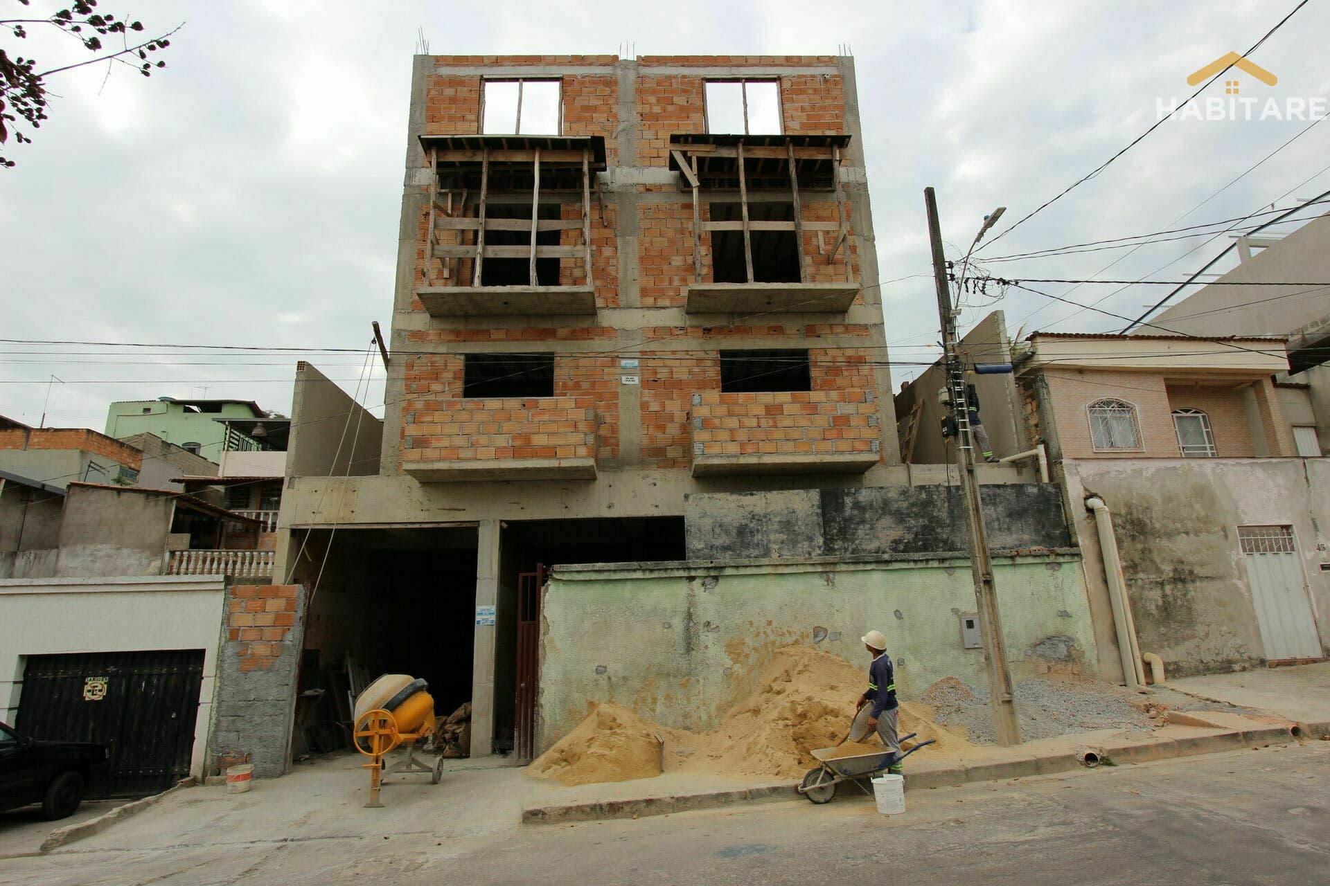 PRÉDIO RESIDENCIAL PARA 12 APARTAMENTOS E COBERTURA